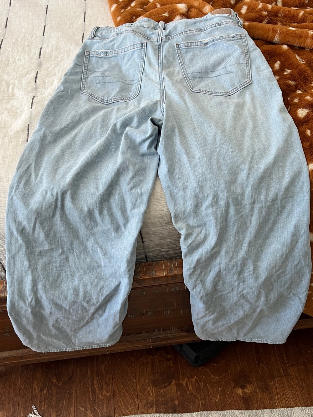 American Eagle Dreamy Drape Super High Rise Baggy Wide Leg Jeans - Picture 6 of 7